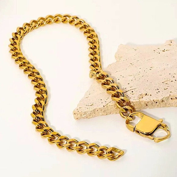 Chain Link Gold Plated Cuban Choker - Picture 9 of 10